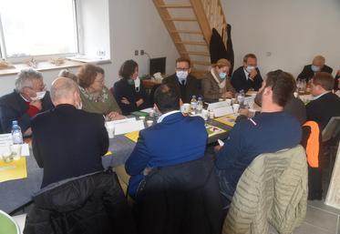 Vendredi 19 novembre, à Boutigny-sur-Essonne. Le préfet de l'Essonne, Éric Jalon, a rencontré la profession agricole. 