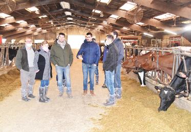 Favières, jeudi 25 novembre. Visite de l'élevage où sont installés cinq robots de traite de la marque Lely.