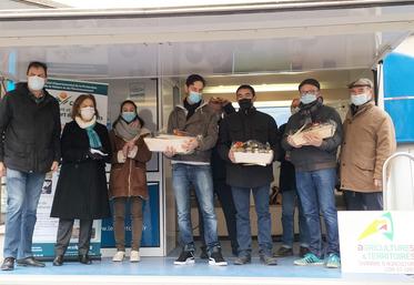 Dimanche 19 décembre, à Vendôme. Les lauréats 2021 du Concours des pratiques agro-écologiques, prairies et parcours ont été récompensés.