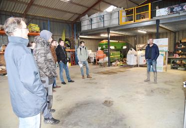 Le 8 décembre à Itteville (Essonne) lors de la visite diversification chez Thierry Desforges, l'un des producteurs fondateurs d'Émile et une graine.