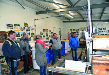 Villeneuve-sur-Bellot, mercredi 1er décembre. Visite guidée de l’atelier de conditionnement du miel avec l'apiculteur Sébastien Véron.