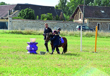 Les balades à poney, quel que soit le lieu, sont toujours appréciées des enfants. 