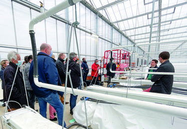 Le 4 janvier, à Ouarville. Les membres de l'association du campus Les Champs du possible ont découvert la serre des frères Besnard qui compte 81 rangs de 110 m de long, lors d'un de leurs petits-déjeuners.