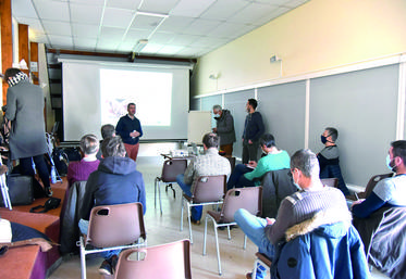 Mercredi 12 janvier, à Tigy. Le réseau du Contrat territorial Val Dhuy a tenu une réunion d’échanges sur la fertilité des sols.