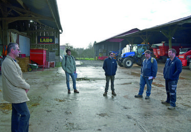 Courtacon, lundi 6 décembre. Visite de la Ferme Turiot, qui s'est diversifiée dans la production de volailles de chair avec vente en direct.