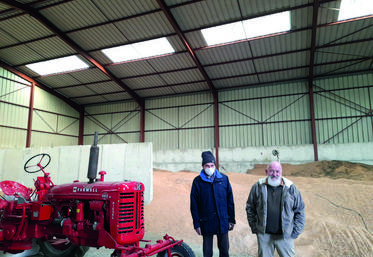 Saint-Léger, le 5 janvier. Xavier Carron et Alain Harrouard ont été les premiers à utiliser le nouveau service de la FDSEA 77, les rendez-vous individuels pour réaliser son DUER.