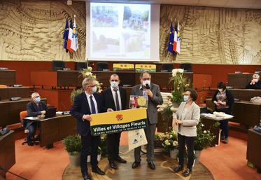 La commune de Chantecoq a obtenu cette année sa première Fleur. Elle fait partie des dix-sept communes à entrer au palmarès national des Villes et villages fleuris.
