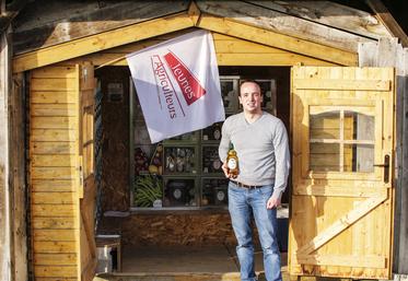 Paul Laluque partage son temps entre la ferme de ses parents et son activité professionnelle.