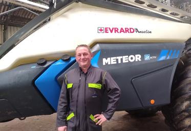 Fidèle à la marque, Antoine Leconte, éleveur laitier, vient de s’équiper du Meteor R-Activ d’Evrard.