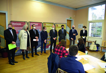 Chailly-en-Brie, vendredi 18 février. Échanges avec les éco-délégués issus de l'enseignement agricole et de l'éducation nationale. Un bel exemple de pont.