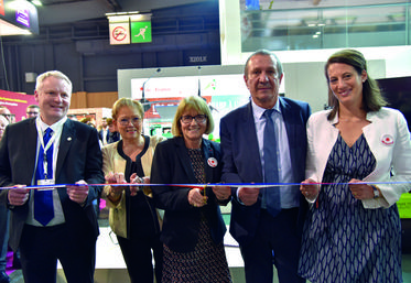 Le 28 février à Paris lors de l'inauguration du pavillon Île-de-France au Salon de l'agriculture. De gauche à droite	: Christophe Hillairet, Marie-Christine Cavecchi, Valérie Lacroute, Gérard Hébert et Alexandra Dublanche.