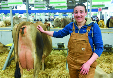 Mercredi 2 mars, à Paris. Avant le passage de ses vaches sur le ring du concours jersiais, Adélaïde Hyson, de la Ferme Jers'Hys, était plutôt confiante du potentiel de Polka et Kyara.