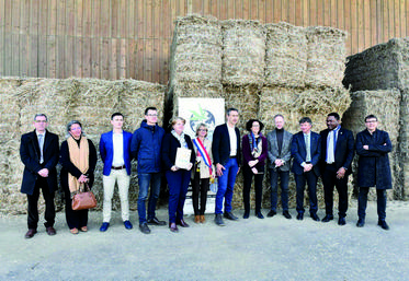 Aulnoy, vendredi 4 mars. Emmanuelle Wargon a effectué une visite présentant la filière chanvre de A à Z (de la plante à la construction).