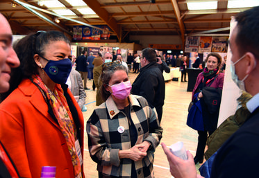 Samedi 12 mars, accompagnée de la préfète de région et du département Régine Engström, Pauline Martin a fait le tour des stands et est allée à la rencontre des plus de soixante exposants venus pour l'AG de l'AML. L'occasion pour ces derniers de se faire connaître des maires du Loiret.