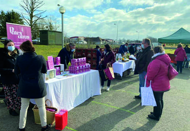 Marché des producteurs à Maulette (Yvelines).