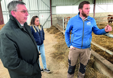 Vendredi 11 mars, à Arrou. Le sous-préfet de l'arrondissement de Châteaudun, également en charge de la ruralité, Hervé Demai, a visité l'exploitation d'Alexandre Plateau.