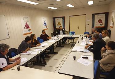 Le 7 mars, la FNSEA 41 et JA 41, accompagnés d’Arnaud Bessé, président de la chambre d’Agriculture de Loir-et-Cher, rencontrent ­Pascal Brindeau, Jean-Paul Prince et Jean-Marie Janssens qui ont répondu présent à la suite de l’invitation de l’ensemble des parlementaires du département. Ces rencontres périodiques sont l’occasion de sensibiliser les élus aux problématiques agricoles locales. 