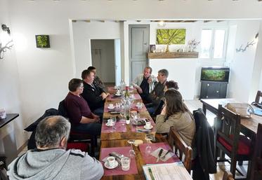 Lundi 21 mars, au Plessis-Dorin. Les adhérents du SEA Collines du Perche se sont réunis au restaurant Au Petit Plessis.