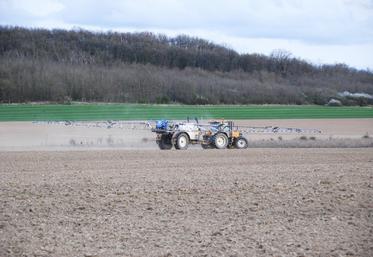 Si l’exploitant s’installe, s’agrandit ou réunit des exploitations, lorsque la surface totale qu'il envisage de mettre en valeur excède 137 hectares en polyculture, l’autorisation sera indispensable. Mais ce n’est pas le seul critère.