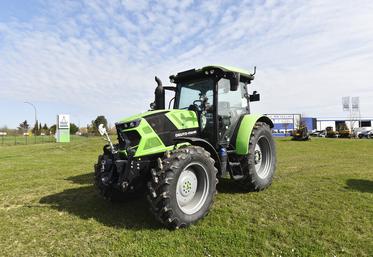 Cabine à quatre montants et capot légèrement plongeant contribuent à donner une bonne visibilité, importante pour les manSuvres. 