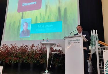 Patrick Langlois à la tribune de l'AG 2022 de la FNSEA 45.