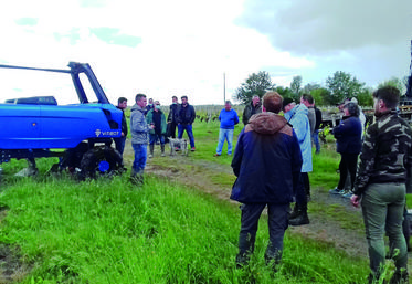 En octobre dernier à Monthou-sur-Cher, la FRCuma CVL a mis en lice des trains d’entretien classiques du sol avec un robot enjambeur.
