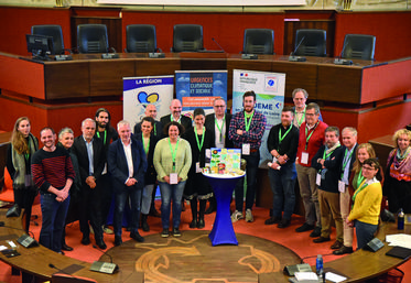 Vendredi 8 avril, à Orléans. Les 17 lauréats de l'appel à manifestation d’intérêt COP régionale se sont réunis dans l'hémicycle du conseil régional.