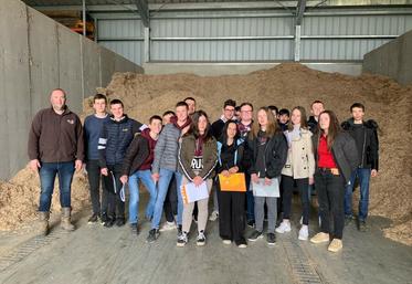 Le 29 mars, à Moriers (Eure-et-Loir). Les élèves en CAP Métiers de l'agriculture de la MFR de Saint-Firmin-des-Prés ont découvert la culture du miscanthus.