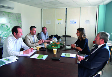 Les membres du bureau de la FNSEA 45 ont rappelé à la parlementaire Caroline Janvier la nécessité de soutenir l'acte de production pour assurer la sécurité alimentaire.