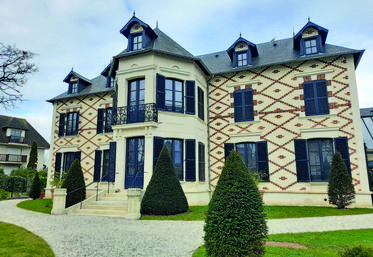 Le musée prend place dans une ancienne villa.