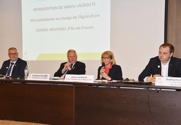 Le mercredi 20 avril à Paris. La session de la chambre d'Agriculture de région Île-de-France s'est tenue sous la présidence de Christophe Hillairet, entouré de Valérie Lacroute, Guillaume Lefort et Olivier Barnay.