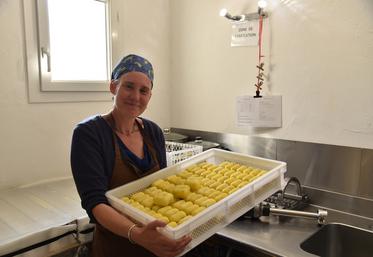 Géraldine Mollé prépare ses savons chez elle, à La Ferté-Alais.