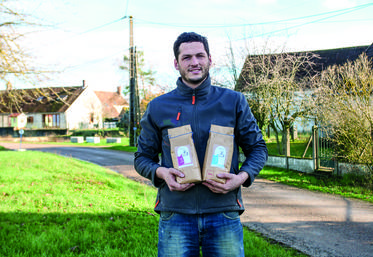 Agriculteur, meunier et Jeune agriculteur engagé, Cyril Régnier diversifie l'activité de son exploitation de Courtemaux depuis 2019.