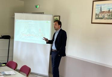 Courchamp, le 22 avril. Intervention d'Arthur Portier, consultant Agritel, dans le cadre de l'assemblée cantonale commune de Provins, Villiers-Saint-Georges et Bray-sur-Seine.