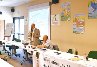 Le 13 mai, à Blois. Jean-Jacques Hervé, président de l'Académie d'Agriculture, pendant sa conférence devant les adhérents de l'Amoma 41.