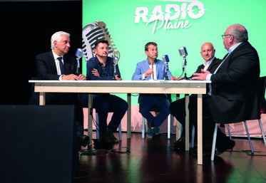 Lors de Radio plaine, les agriculteurs Stéphane Besnard et Pascal Dupré ont pu échanger avec l'économiste Emmanuel Lechypre et le président du Min de Rungis, Stéphane Layani.