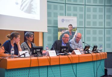 Le 2 juin, à Chartres. Bertrand Le Bris (2e à d.) a présidé l'assemblée générale d'AS	28, invitant ses adhérents à la prudence compte tenu du contexte.