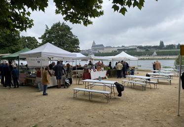 Dimanche 5 juin, à Blois. Le marché de printemps Bienvenue à la ferme a permis aux visiteurs de faire le plein de produits locaux et de convivialité.