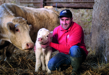 Fabrice Loret, agriculteur et éleveur à Chuelles, dans le Gâtinais, s'est spécialisé dans la vente de viande de jeune bovin.