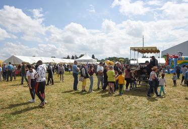 Dimanche 5 juin, à Arrou. Le public n'a pas boudé son plaisir lors de l'opération Plus belle la campagne organisée par Jeunes agriculteurs.