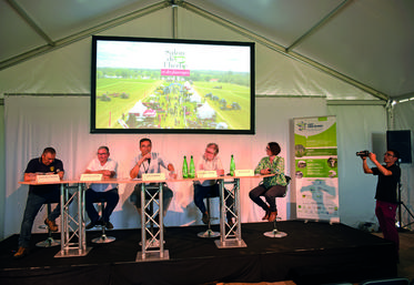 Le 1er juin au Salon de l’herbe, dans l'Allier, les experts agricoles ont débattu pendant près de deux heures sur les combinaisons de voies qui peuvent mener à la souveraineté protéique de la France. 
