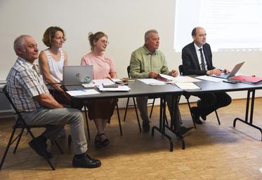 Le 2 juin, à Chartres. «	L'avenir du Compa s'annonce sous de meilleurs ­auspices	» pour le président des Amis du Compa, William Belhomme (2e à d.).