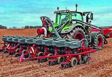 Doté d’une gamme large, de 6 à 24 rangs, et d’espacements allant de 45 à 80 cm, le Maestro de Horsch séduit les utilisateurs pour sa polyvalence grâce à un changement très facile des écartements.