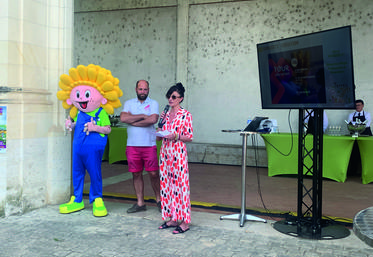 Prise de parole d’Olivia Rousselet, de la radio Vibration, lors de la soirée de lancement officiel des Terres de Jim en Beauce, vendredi 17 juin, au Campo Santo à Orléans.