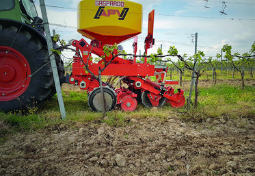 Le Diretta-V existe en version 4, 6, 8, 9 ou 10 rangs avec 20 cm d’inter-rang pour des largeurs de travail allant de 1 m à 2,10 m.