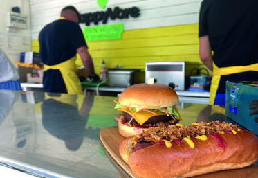 Durant l'événement, les personnes présentes ont pu déguster les produits de la marque Happyvore.