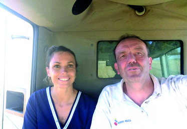 Rémi Dumery, agriculteur à Boulay-les-Barres, a pu échanger sur les attentes du monde agricole avec la députée de sa circonscription, Caroline Janvier, à l'occasion d'un tour de moissonneuse-batteuse.