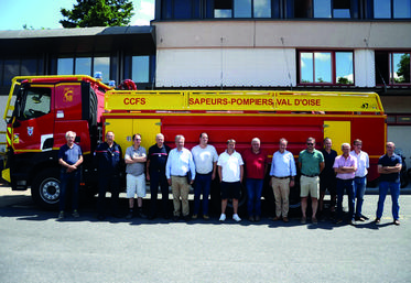 À Neuville-sur-Oise (Val-d'Oise), le 23 juin lors de la visite des agriculteurs au Centre opérationnel départemental ­d'incendie et de secours pour échanger sur les feux d'espaces agricoles.