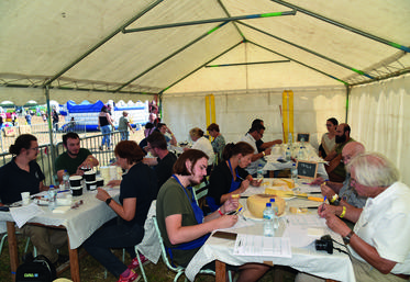 Maisoncelles-en-Gâtinais, dimanche 4 septembre. Seize jurés ont noté les produits fermiers franciliens au lait de vache présentés.