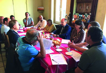 Mardi 6 septembre, à Étampes (Essonne). Les représentants de la FDSEA ont rencontré la DDT de l'Essonne.